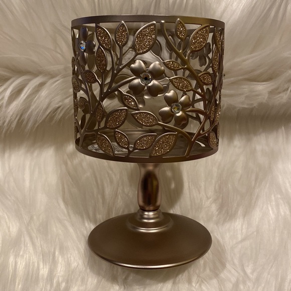 “DOGWOOD PEDESTAL” 3-Wick Candle Holder w/ sparkling look, Bath & Body Works NWT - Picture 8 of 8